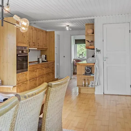 Stunning In With Kitchen Holiday home
