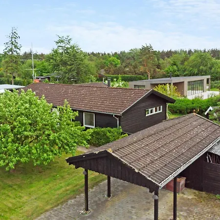 Holiday home Stunning In With Kitchen *
